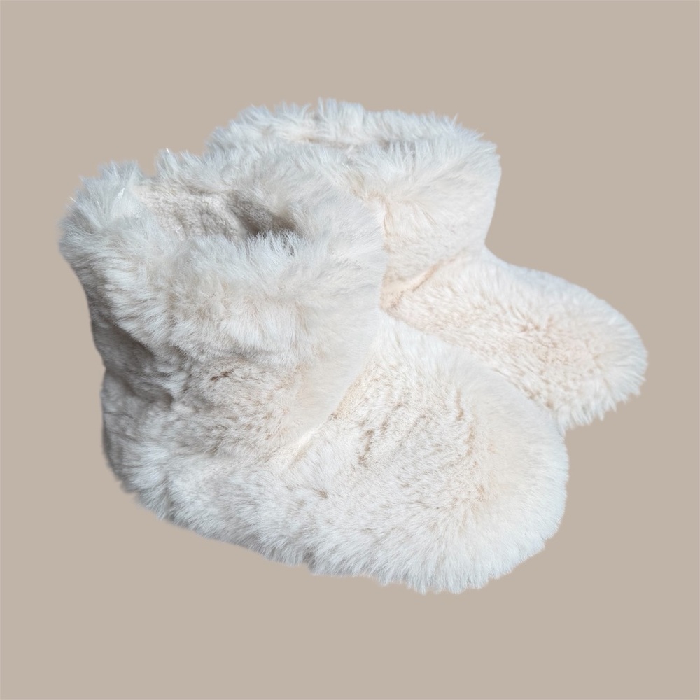 EUC Cozy Faux Fur Slippers